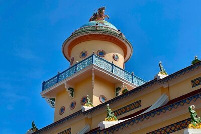 1-Day Tay Ninh– Cao Dai Temple & Cu Chi Tunnels Tour - Cao Dai Temple and midday prayer: a religion you can see working