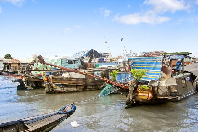 2-Day Mekong Delta Tour with Homestay - Thanh Thuy coconut garden: candy-making, fresh tastes, and honeybee tea