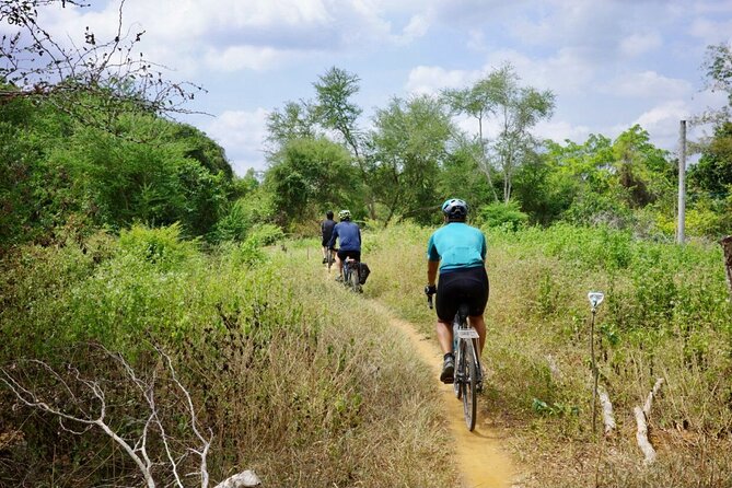 Bike And Boat Mekong Delta Cycling Tour - Lunch by the water: authentic Vietnamese food in a riverside setting