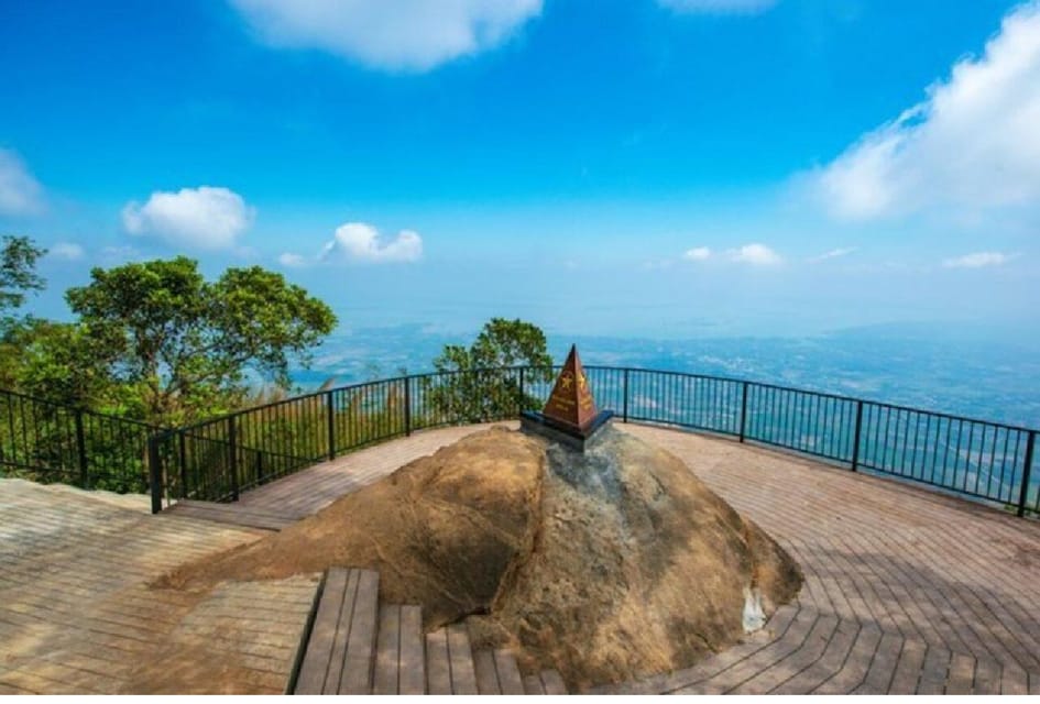 Black Virgin Moutain, Cu chi tunnels & Cao dai temple 1 day - Củ Chi Tunnels Crawl: Real-Feeling History (With Tight Spaces)