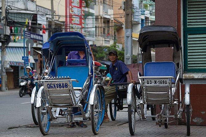 Chinatown Cyclo Journey Half-day Tour - Phố Tau Sai Gon and Chinese Medicine on the Streets