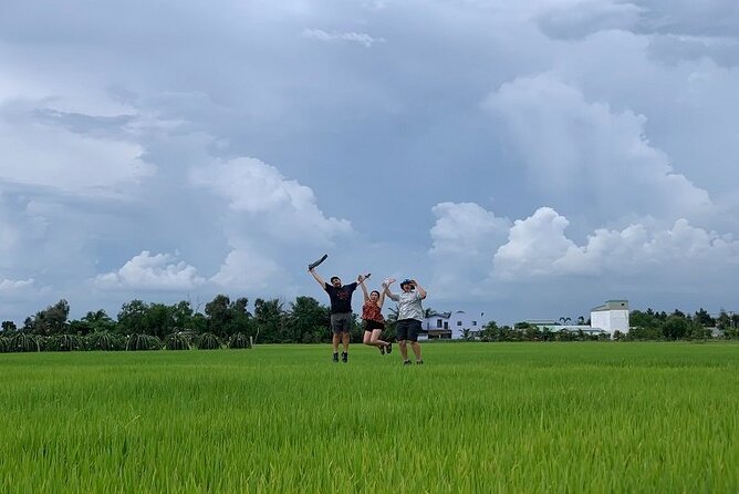 Cu chi Tunnel & Mekong Delta Full Day BBQ Lunch Lux Group 10 pax - Kayaking/rowing on quiet canals and Đờn Ca Tài Tử