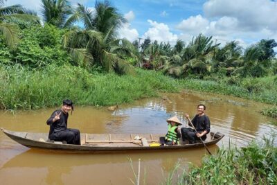 Cu chi Tunnel & Mekong Delta Full Day BBQ Lunch Lux Group 10 pax - Bee farm and Mekong wildlife moments: honey tea, python photos, finger banana
