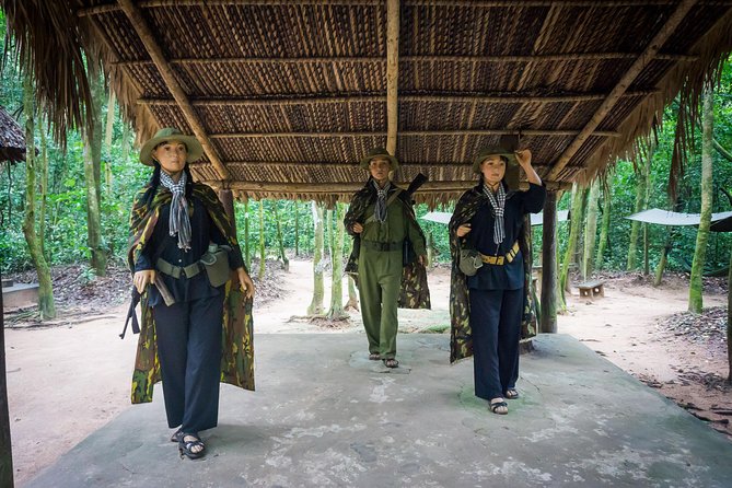 Cu Chi Tunnels and Mekong Delta 1 Day Tour With Small Group - The ride to My Tho: breaking up the day with a real lunch stop