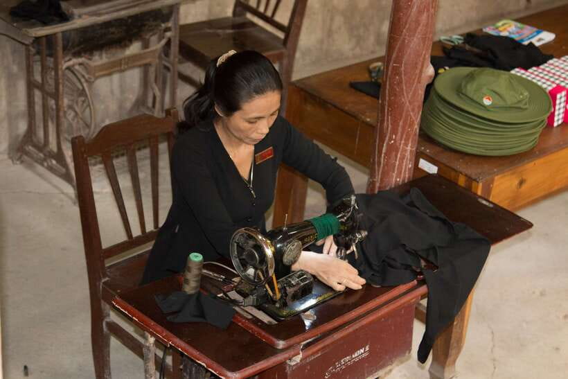 Cu Chi Tunnels Half-Day: Big Group Vietnam War Experience - Guide Quality: When Humor Meets Clear Explanations