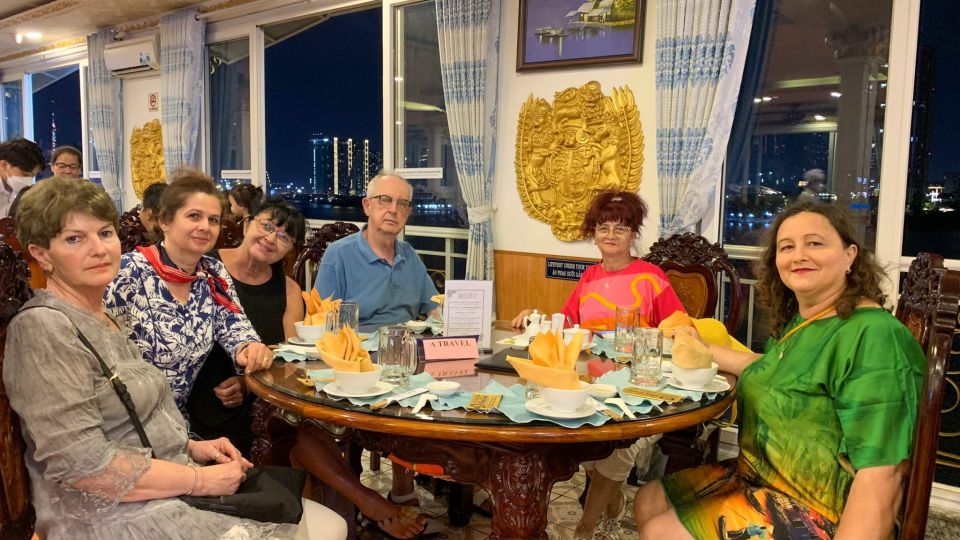 Deluxe Dining Cruise by DeluxeGroupTours - Live Traditional Music: Keeping the Atmosphere Lively