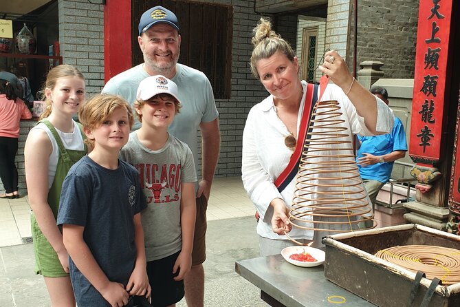 Discover Market By Cyclo Without Tour Guide By DGT - Stop 4: Ban Co Market (A Maze of Small Streets and Practical Finds)
