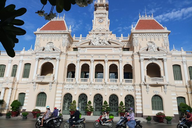 DISCOVERING UNSEEN Parts Of Saigon Full Day - Flower market and city landmarks: what to do with 20 minutes