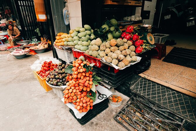 Early Riser Walk: Grandma Noodles, Cafe, Exotic Fruits & History - Vườn Chuối Market fruit chaos: fresh, loud, and not as wet as it sounds