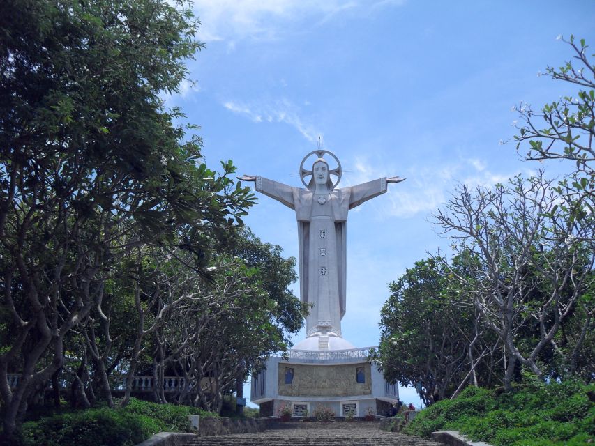 From Ho Chi Minh city: Vung Tau Beach Private Day Tour - The 8am start and the 2.5-hour coastal drive that sets the tone