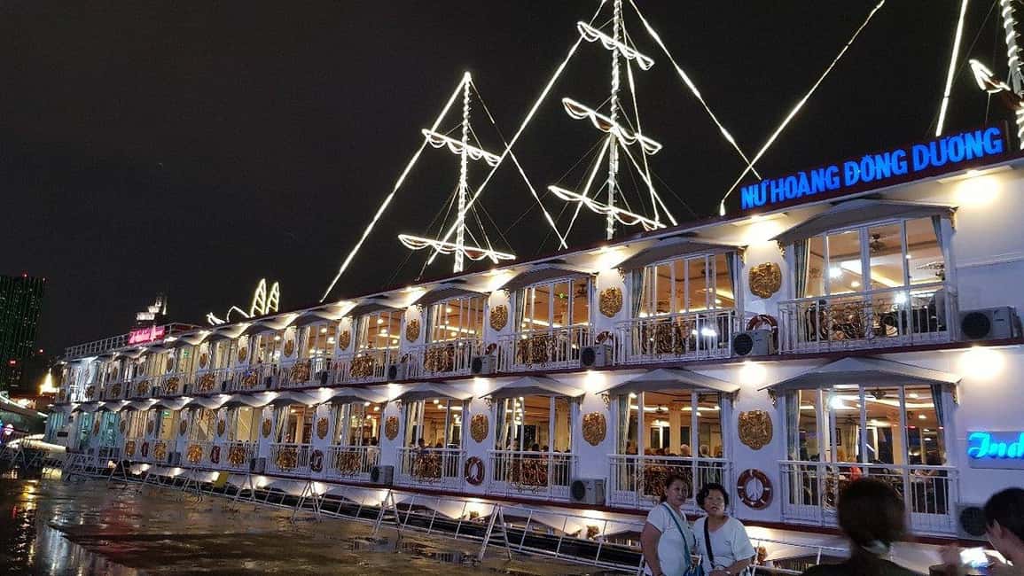 From Ho Chi Minh: Private Dinner Cruise on Saigon River Tour - What the Dinner Is Like: Set Menu or Buffet, With Live Music Included