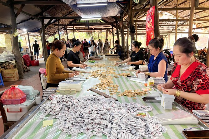 Full Day Guided Mekong Delta Day Tour in Vietnam (Multilingual) - Vĩnh Tràng Temple: one hour that balances the day