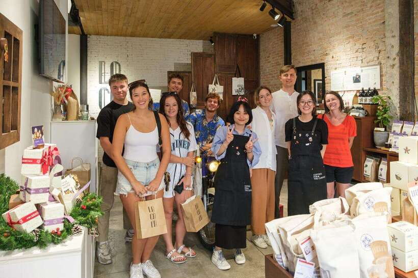 Hands-on Discovery of Vietnamese Coffee & Culture - What happens in 150 minutes: from first scent to two finished cups