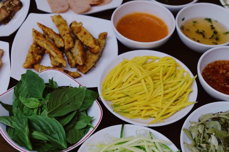 HCMC: A Taste of Vietnam Saigon Night Food Tour - What makes the guides matter: safety, timing, and WhatsApp updates