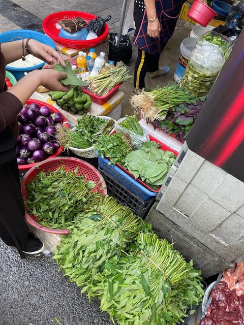 HCMc:Vietnamese Cooking Class with Local market tour & Meal - The Local Market Tour: Picking Ingredients Like People Who Live There