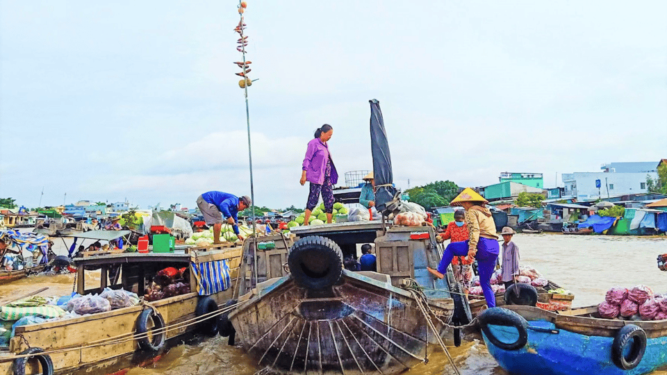 Ho Chi Minh: 1 Day Can Tho Floating Market & Cu Chi Tunnels - Hu Tieu Workshop and On-Boat Pineapple: Food Stops That Actually Teach Something