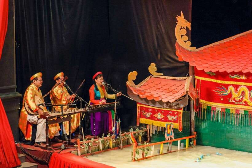 Ho Chi Minh: Authentic Vietnamese Dinner & Water Puppet Show - Dinner at a local Vietnamese restaurant: what the first stop feels like