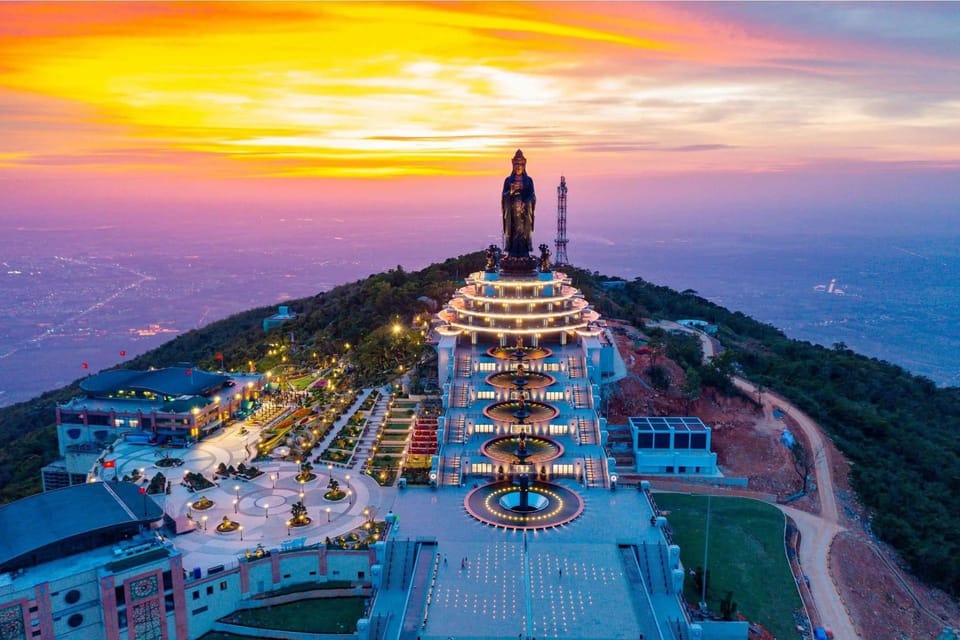 Ho Chi Minh: Black Virgin Mountain & Cao Dai Temple Tour - Cable Car to Bà Đen (Black Virgin Mountain): The View Changes Everything