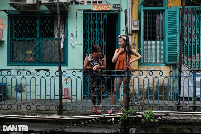 Ho Chi Minh City: Chinatown Hidden Treasures – Free Walking Tour - Stop 1: Hao Sy Phuong Alley and the Pay Attention Moment