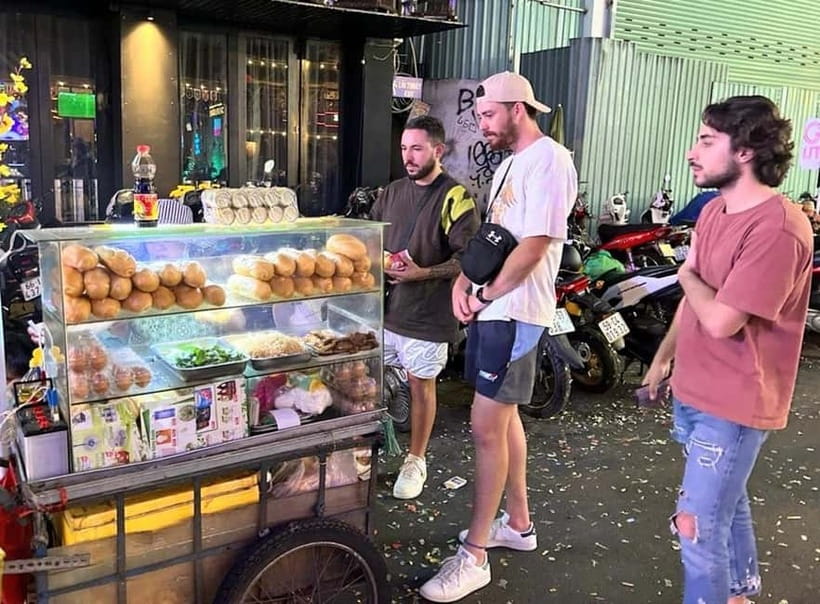 Ho Chi Minh City Craft Beer Tour: Saigon Snacks & Night Ride - Street food pairings: how the snacks actually help your tasting