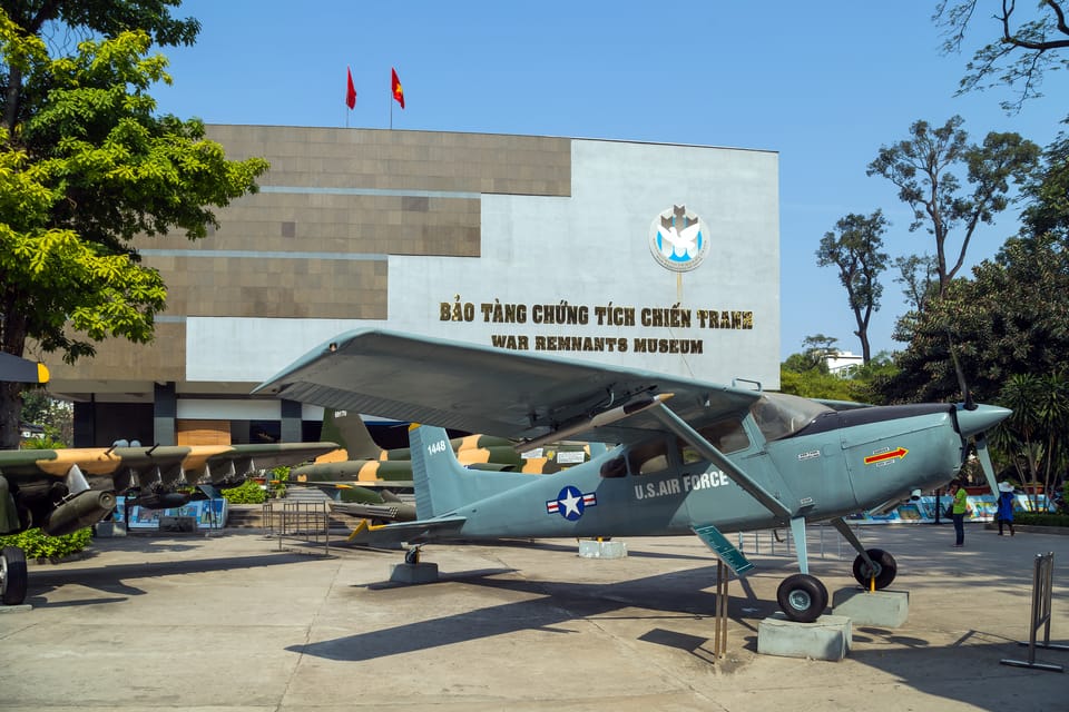 Ho Chi Minh City Cyclo Tour with English Speaking Guide - Nguyen Hue Street: A 30-Minute Glide Through the City Center