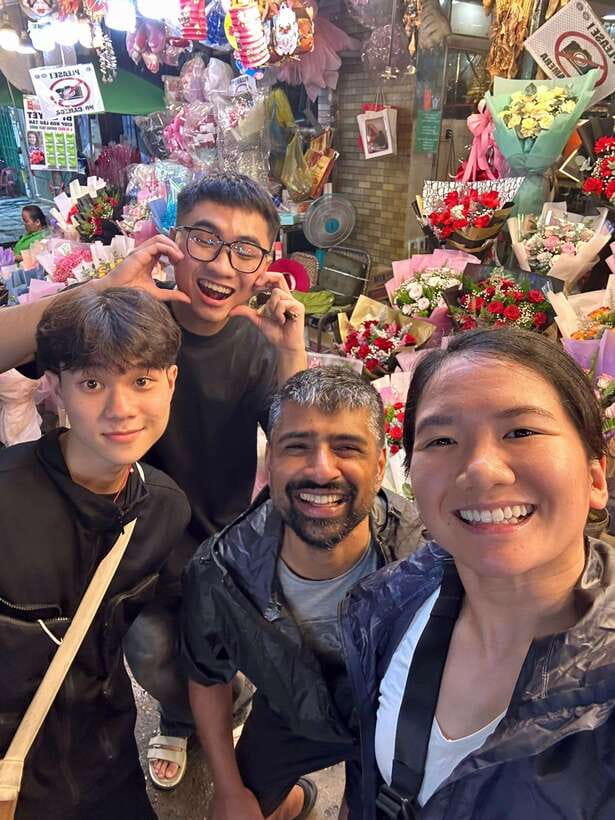 Ho Chi Minh City: Food Tastings & Sightseeings On Scooter - District 3 street food and the apartment-park viewpoint