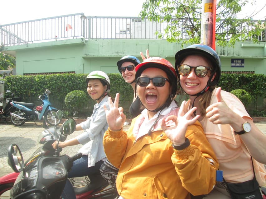 Ho Chi Minh City: Ghost, Belief & Culture Tour on Motorbike - The snack stop that keeps the tour human: bánh mì and a local drink