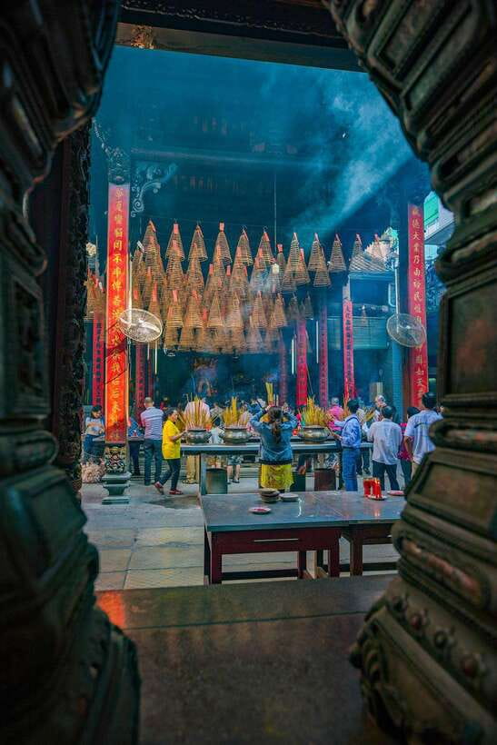 Ho Chi Minh City: Half-day Cyclo Journey Through Chinatown - Sliding into Chinatown by cyclo