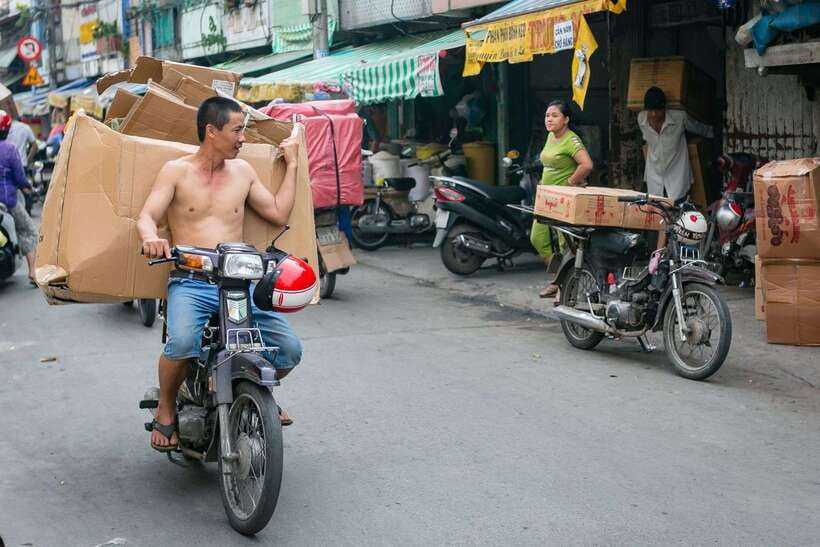 Ho Chi Minh City: Half-day Cyclo Journey Through Chinatown - Iconic landmarks: Notre Dame Cathedral and the Old Post Office