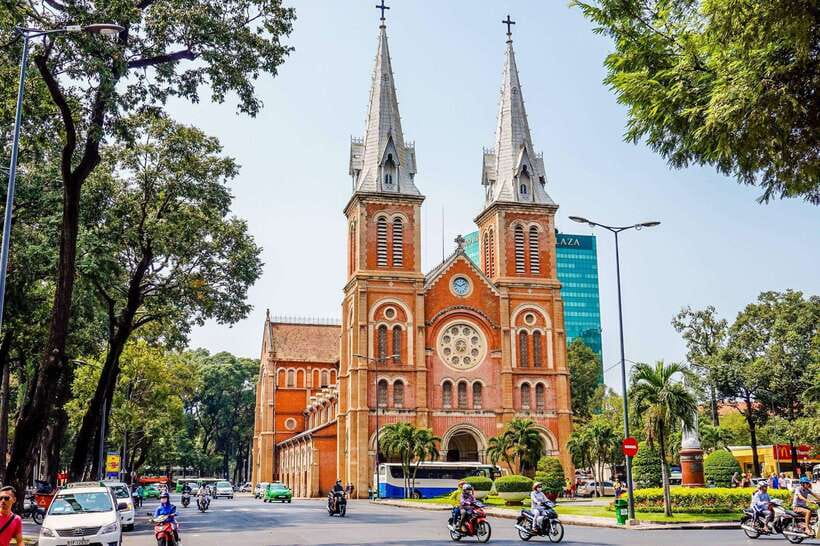 Ho Chi Minh City: Hop-On Hop-Off Bus Tour by Vistra - Audio commentary: the value add that can make or break the experience