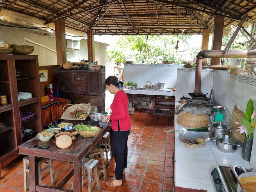 Ho Chi Minh City: Mekong Delta Day Trip with Lunch & Drinks - Ben Tre city markets by tuk-tuk: the fun ending with local texture