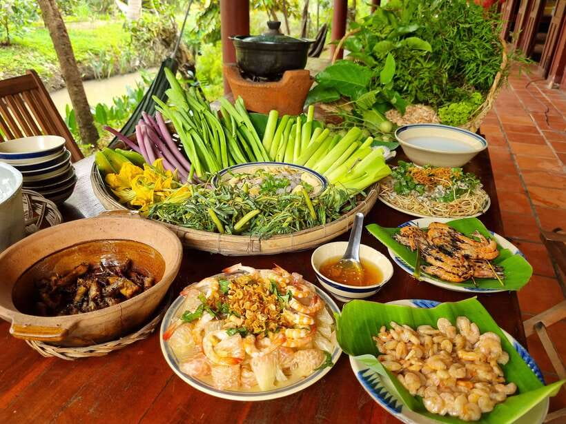 Ho Chi Minh City: Mekong Delta Day Trip with Lunch & Drinks - Basa fish farming, sugarcane juice, and coconut candy stops