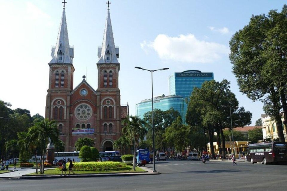 Ho Chi Minh City : Must-See Private Walking tour - Saigon Opera House to Central Post Office: the French-era backbone