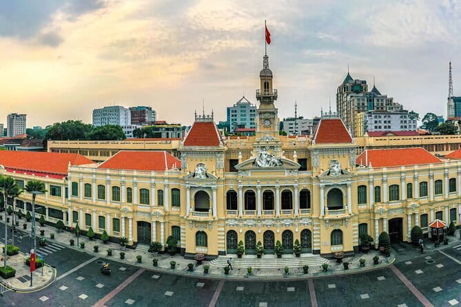 Ho Chi Minh City Private City Tour – History, Culture, Local Life - Chua Văn Phát: Temple of Ten Thousand Buddhas in Chinatown