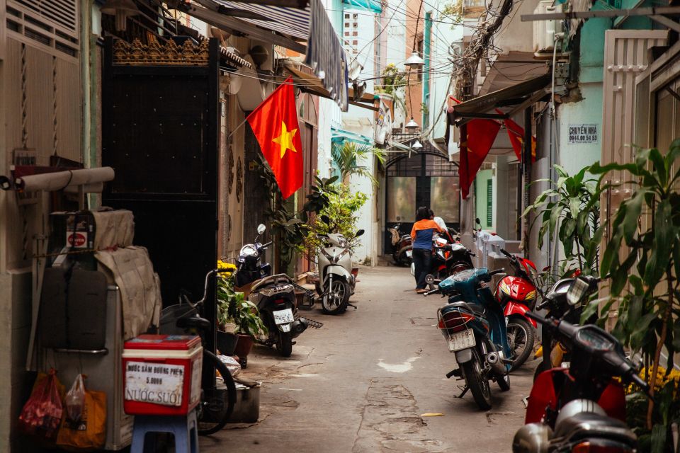 Ho Chi Minh City: Private City Tour Off the Beaten Track - Binh Tay Market Time: Fruit Tasting, Coffee, and Everyday Choices
