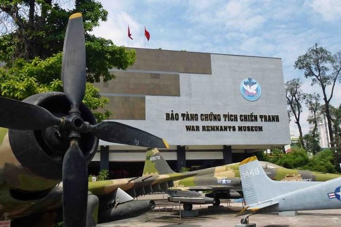 Ho Chi Minh City Saigon and Cu Chi Tunnels Private Tour Full Day - Lunch at Ben Nay Restaurant: a real break before the tunnel day