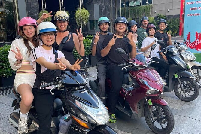 Ho Chi Minh City : Saigon Craft Beer & Local Food Tour By Scooter - Stop 3 at 120 Rạch Bùng Binh: street-side dinner that hits