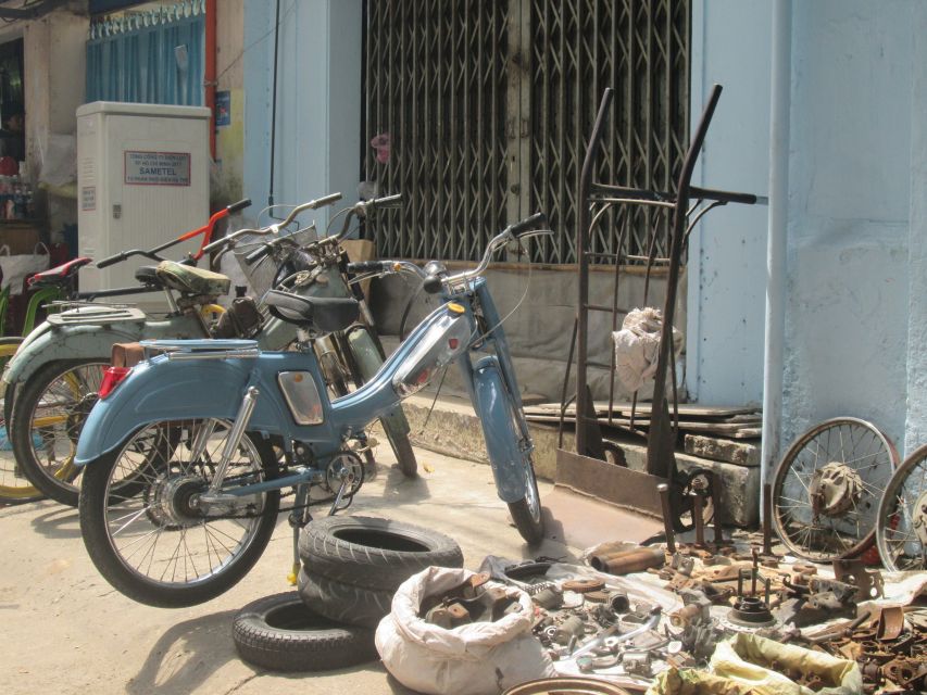 Ho Chi Minh City: Saigon Morning Markets Tour by Motorbike - Shopping smart in local markets without turning it stressful