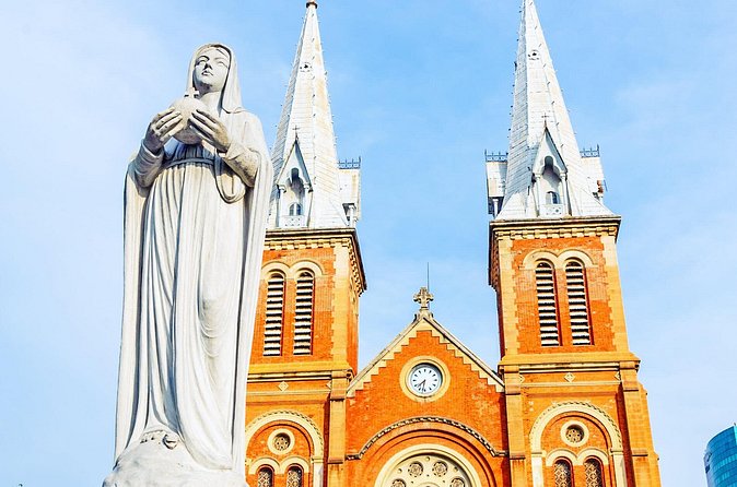Ho Chi Minh City Shore Excursion: Private City Tour Including Cyclo Ride - Ben Thanh Market: Souvenirs With a Deadline