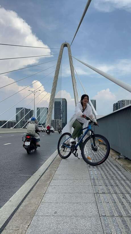 Ho Chi Minh City Sightseeing Cycling Private Tour By Bicycle - Food choices: VIP hot pot, BBQ, or seafood buffet