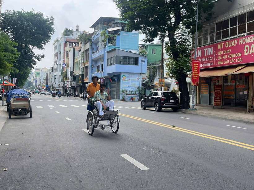 Ho Chi Minh City Sightseeing Panoramic Cycling Tour By Cyclo - Nguyễn Huệ Walking Street and the Opera/Post Office area