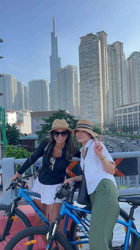 Ho Chi Minh City Sightseeing Private Tour With Funny Guide - Burning Monk Monument and the weapon bunker: the stops people talk about