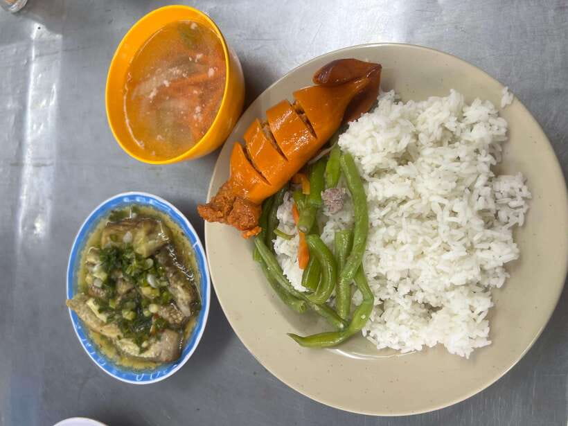 Ho Chi Minh City Street Food Private Tour By U.S.A Army Jeep - Nguyen Hue Street: city energy you can taste and photograph