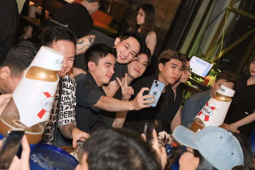 Ho Chi Minh City Street Food Private Tour With Dancing Bar - The cold-beer sidewalk breaks (and why they’re part of the culture)