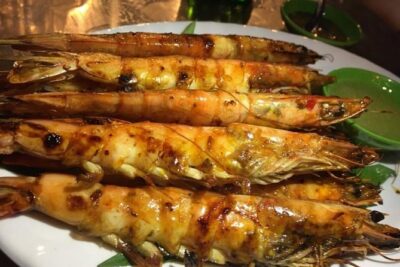 Ho Chi Minh City: Street Food Walking Tour with 12 Tastings - Bún Bò Huế and Jasmine Iced Tea: A Savory Start, Then Cooling Off