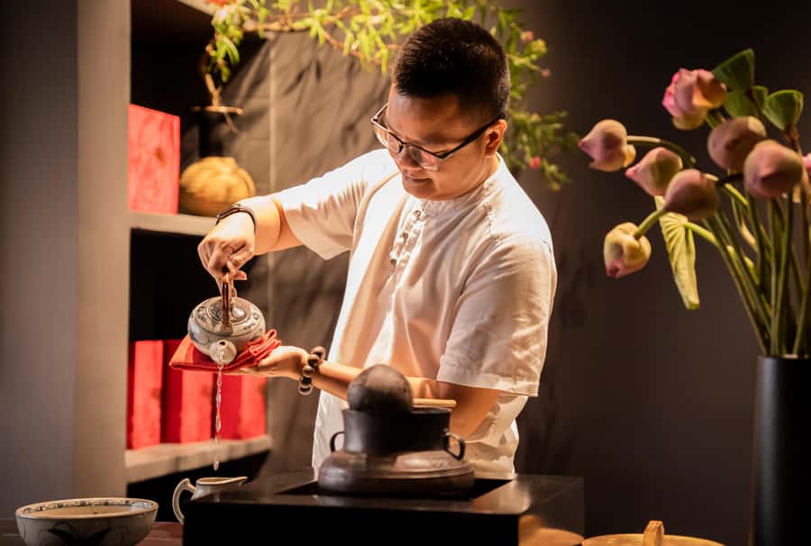Ho Chi Minh City: Vietnamese Lotus Tea Culture Experience - Part 2: A live brewing performance inside fresh lotus buds
