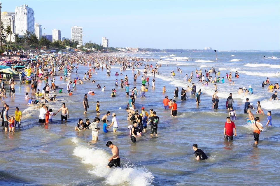 Ho Chi Minh City: Vung Tau Day Trip tour - Vung Tau Beach: where the day finally relaxes