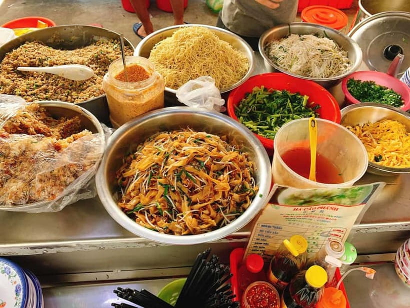 Ho Chi Minh City: Xom Cai Hidden Local Life Walking Tour - Narrow alleys and traditional apartment blocks: seeing how city life actually runs