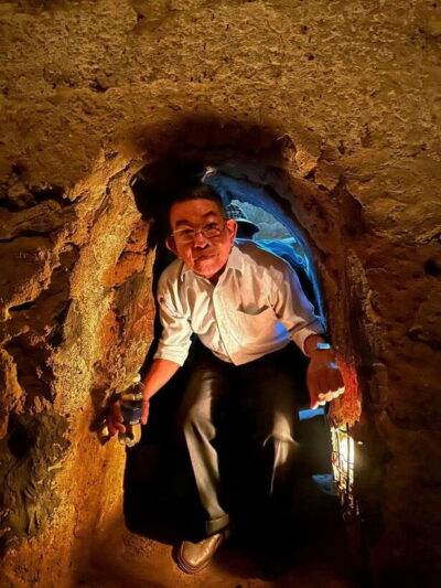Ho Chi Minh: Cu Chi, Black Lady Mountain, and Cao Dai Tour - Cao Dai Temple at the right time: what the Eye of God ceremony looks like