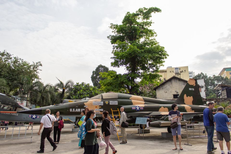 Ho Chi Minh: Customize Your HCMC Tour: English or German - Markets and shopping: Ben Thanh, Binh Tay, and a flower stop